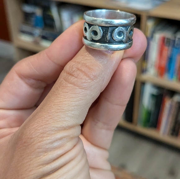 Pure Silver Ring from Easter Island, .25 oz - Picture 2 of 6